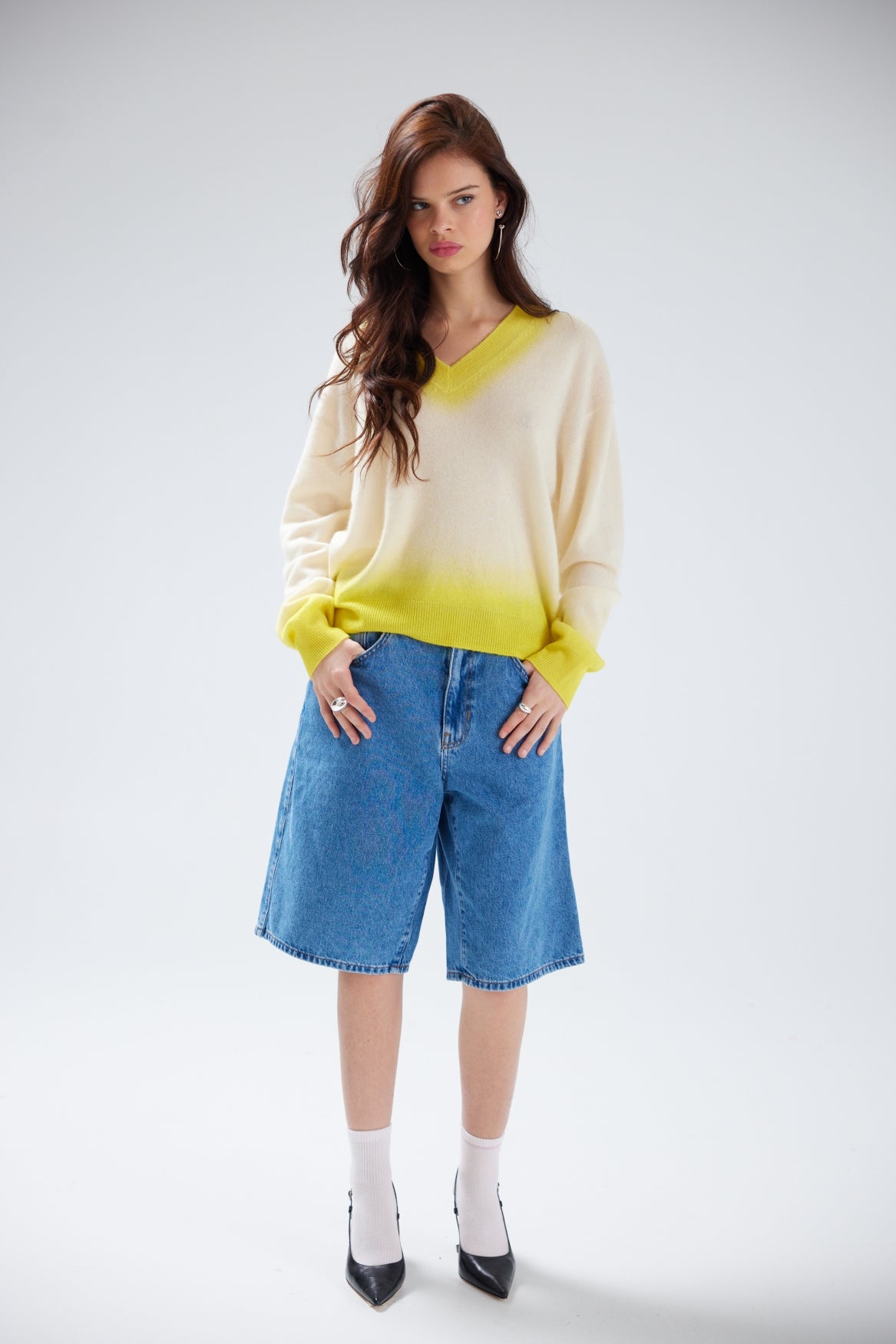 ALORA DIP TRIM V NECK